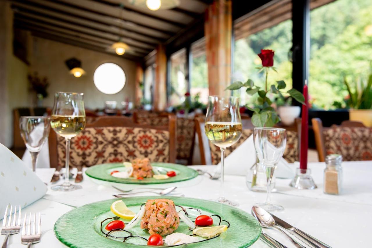 Hotel Restaurant Haus Waldesruh Eppenbrunn Esterno foto